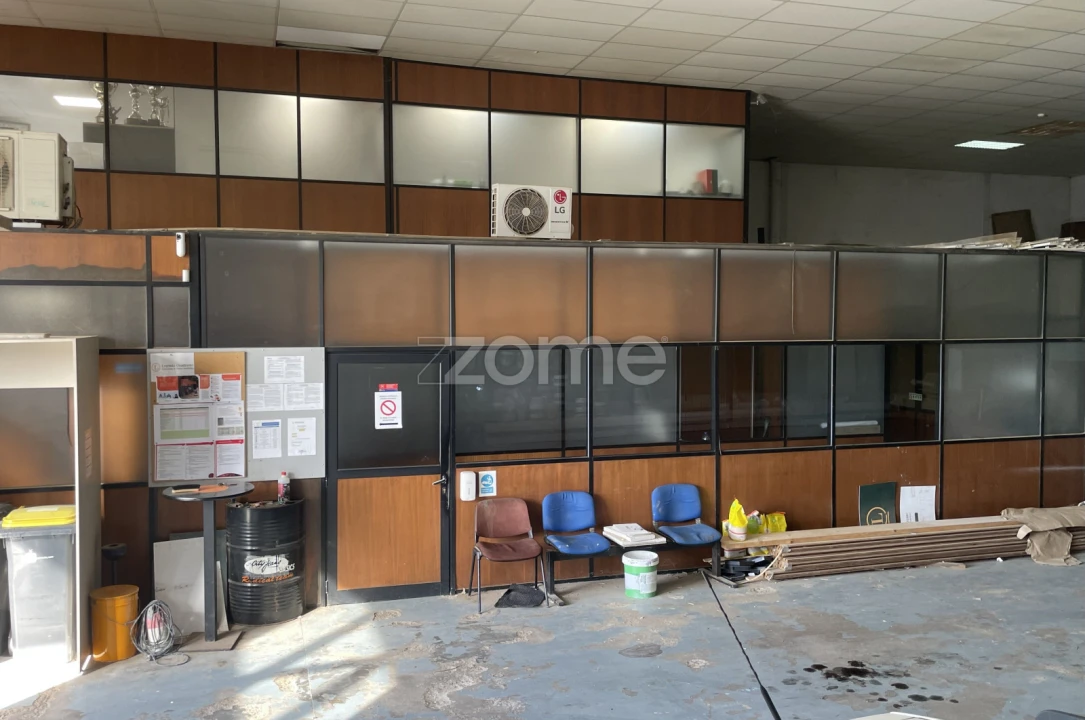 Terreno Comércio / Armazém para Venda em Castêlo da Maia Foto 7