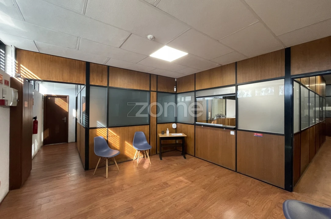 Terreno Comércio / Armazém para Venda em Castêlo da Maia Foto 9