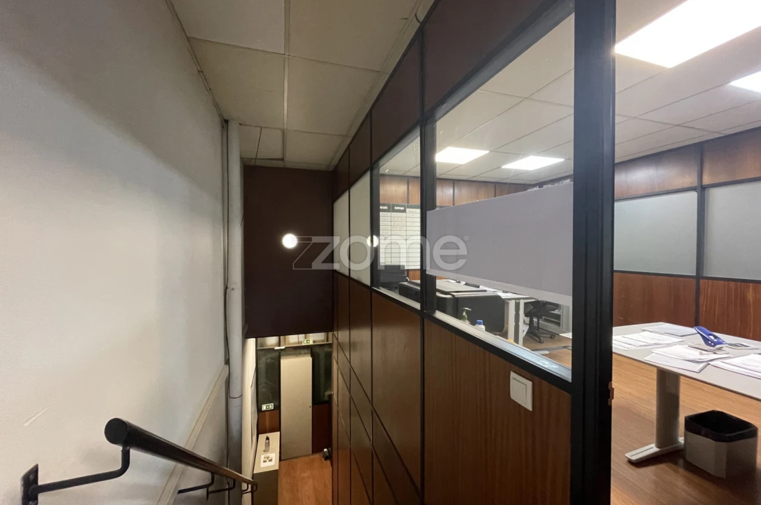 Terreno Comércio / Armazém para Venda em Castêlo da Maia Foto 18