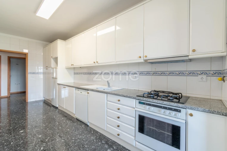 Apartamento T2 para Arrendamento em Cidade da Maia Foto 12