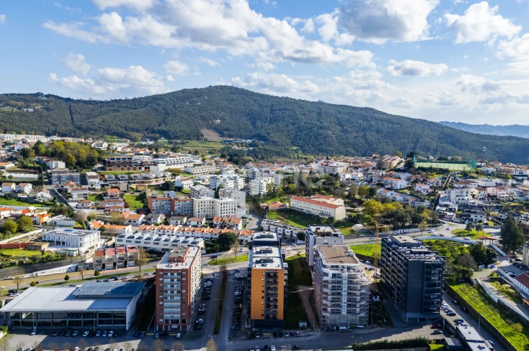Apartamento T2 para Venda em Nogueira, Fraião e Lamaçães Foto 27