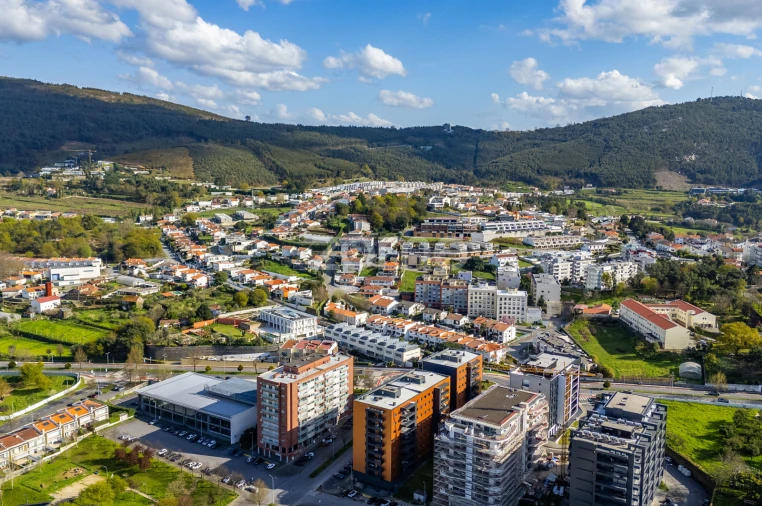 Apartamento T2 para Venda em Nogueira, Fraião e Lamaçães Foto 28