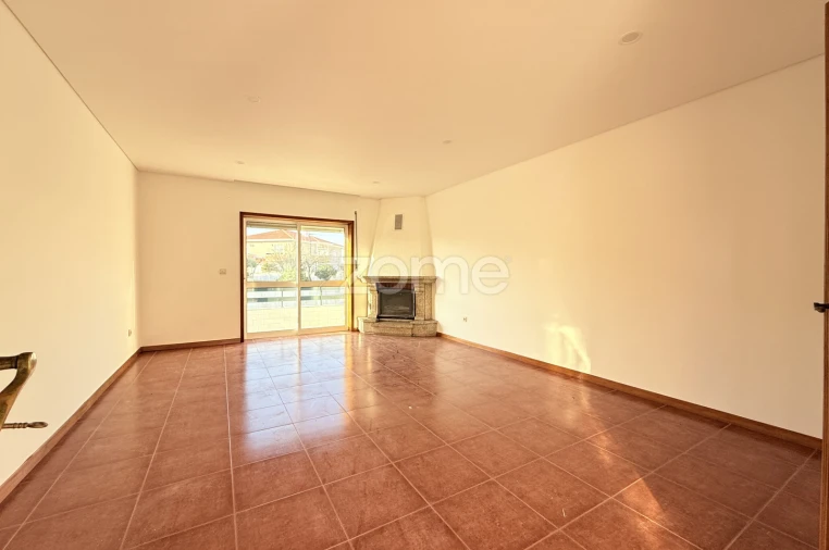 Apartamento T2 para Venda em Castelões Foto 5