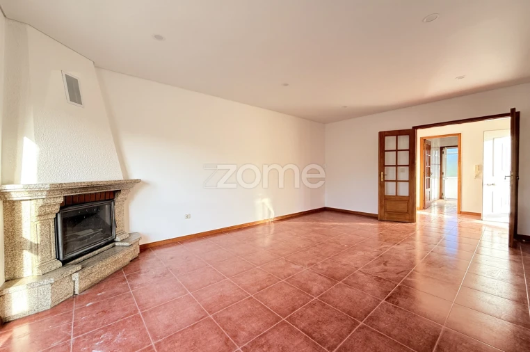 Apartamento T2 para Venda em Castelões Foto 4