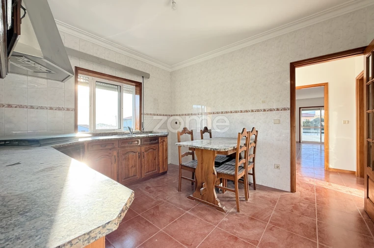 Apartamento T2 para Venda em Castelões Foto 7