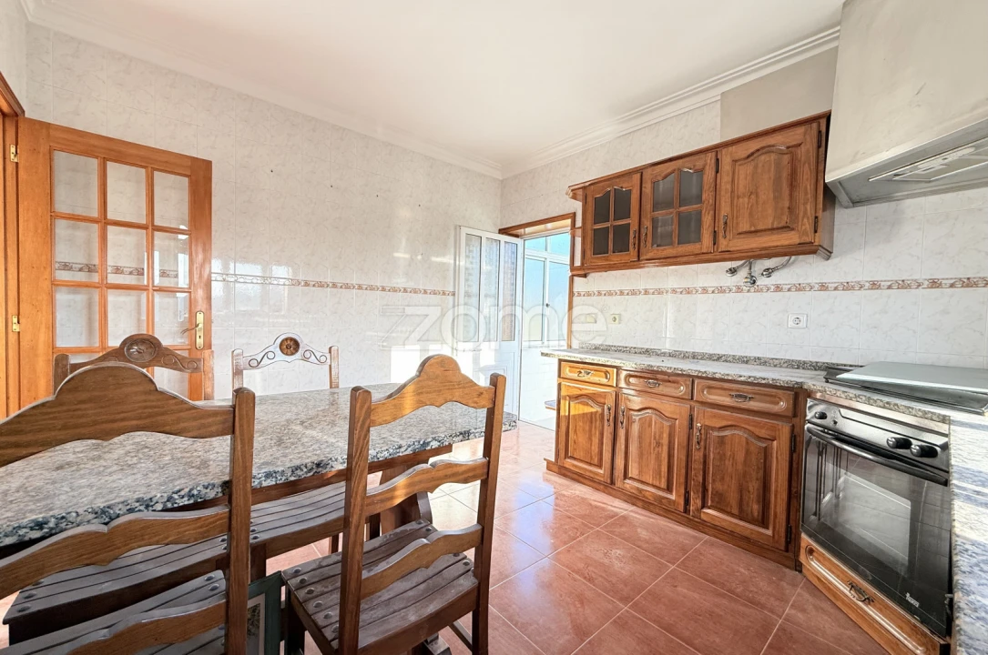 Apartamento T2 para Venda em Castelões Foto 9