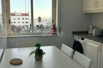 Apartamento T3 para Arrendamento em Carcavelos e Parede