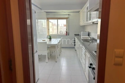 Apartamento T3 para Arrendamento em Carcavelos e Parede
