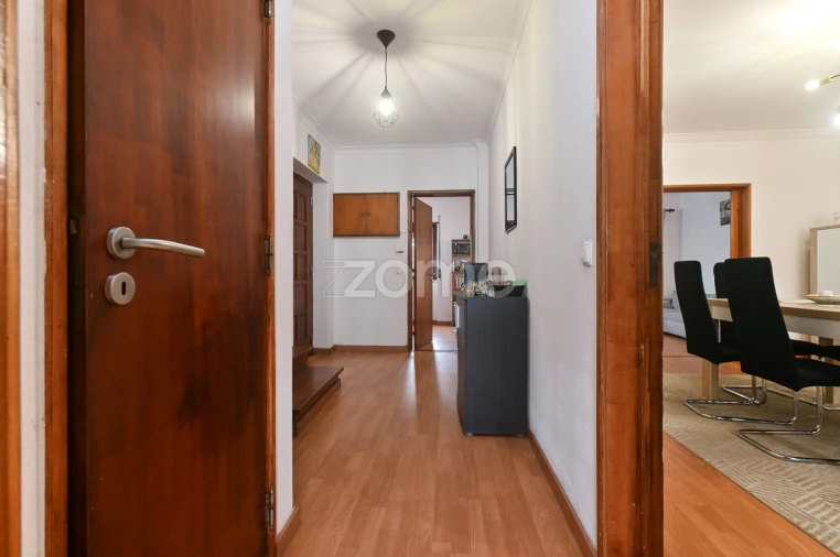 Moradia T3 para Venda em Porto Salvo Foto 4