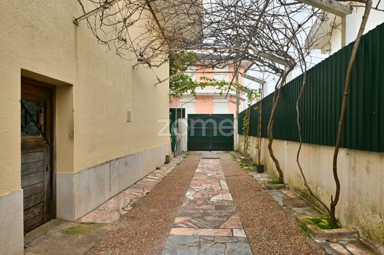 Moradia T3 para Venda em Porto Salvo Foto 29