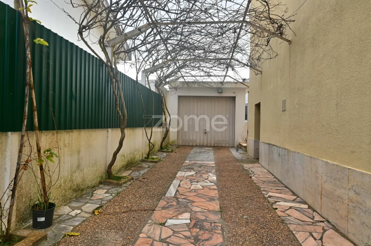 Moradia T3 para Venda em Porto Salvo Foto 31