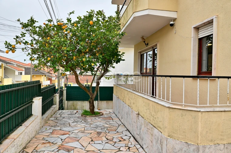 Moradia T3 para Venda em Porto Salvo Foto 35