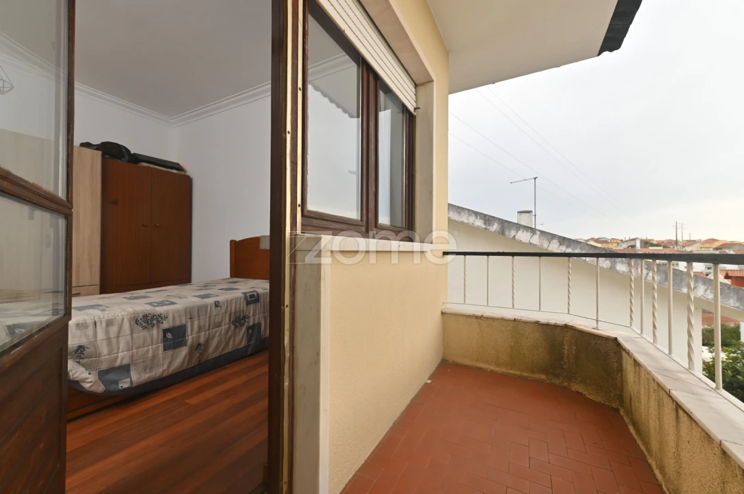 Moradia T3 para Venda em Porto Salvo Foto 23