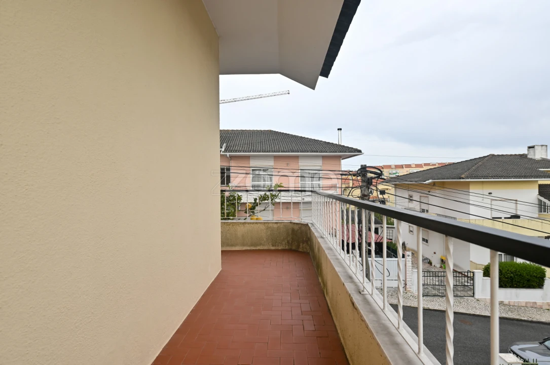 Moradia T3 para Venda em Porto Salvo Foto 28