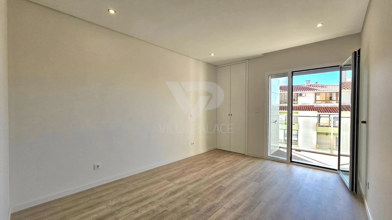 Apartamento T2 para Arrendamento em Carcavelos e Parede Foto 2