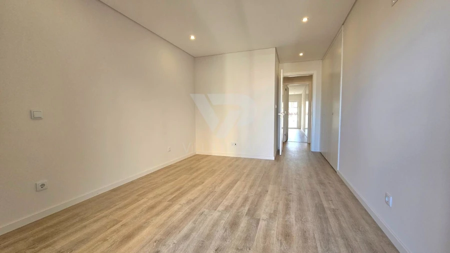 Apartamento T2 para Arrendamento em Carcavelos e Parede Foto 6