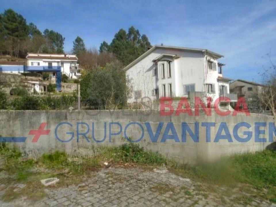 Moradia T4 para Venda em Castro Daire Foto 2