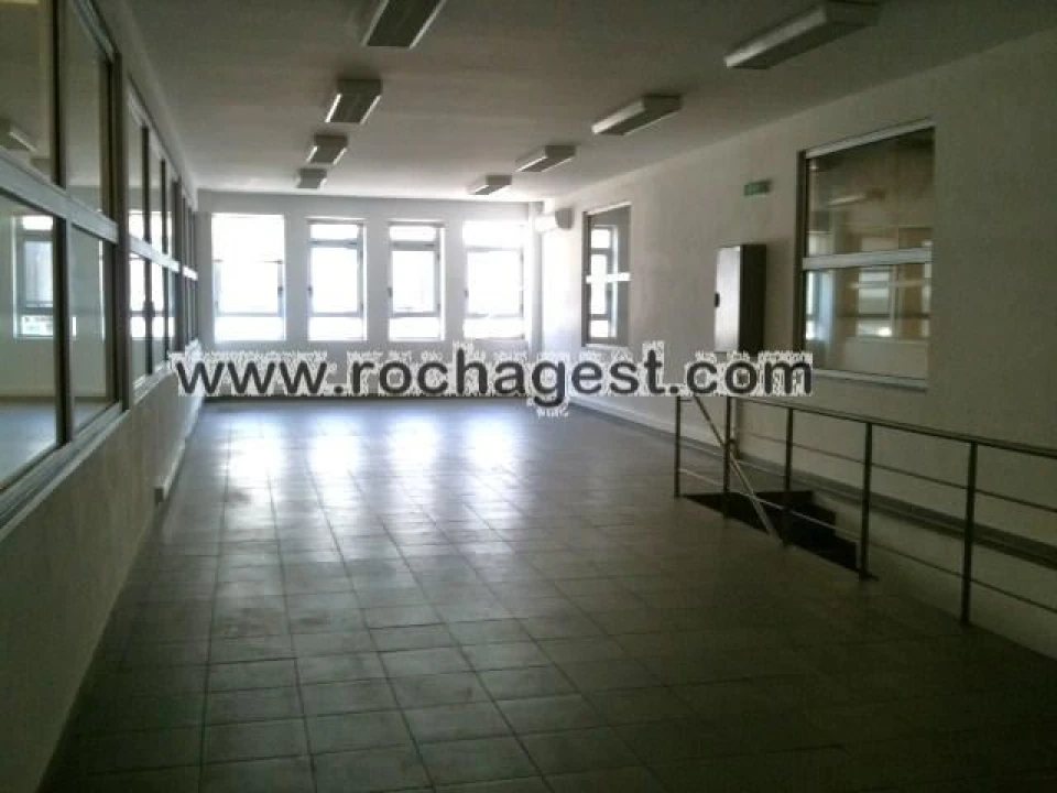 Armazém para Arrendamento em Canelas Foto 18