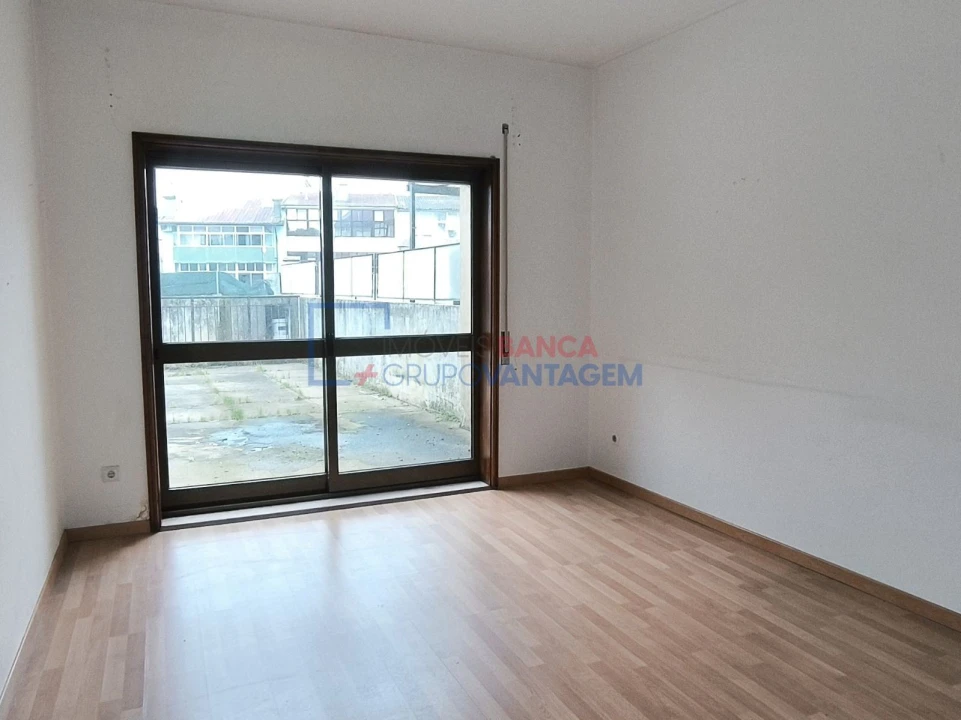 Apartamento T2 para Venda em Rio Tinto Foto 3