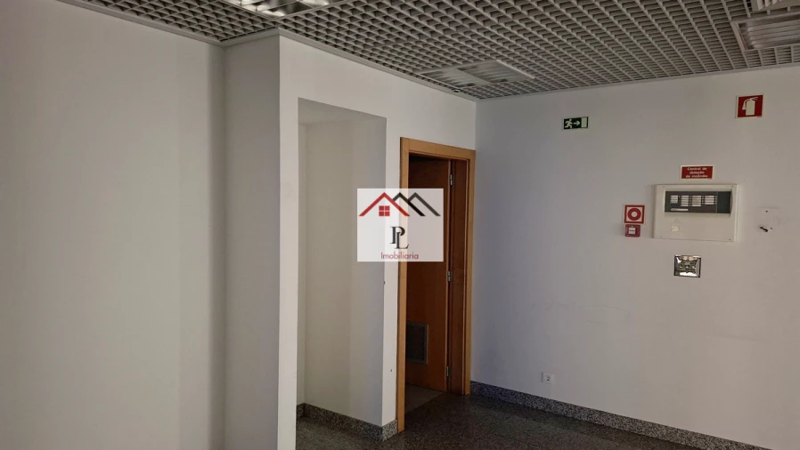 Loja para Venda em Miranda do Corvo Foto 14