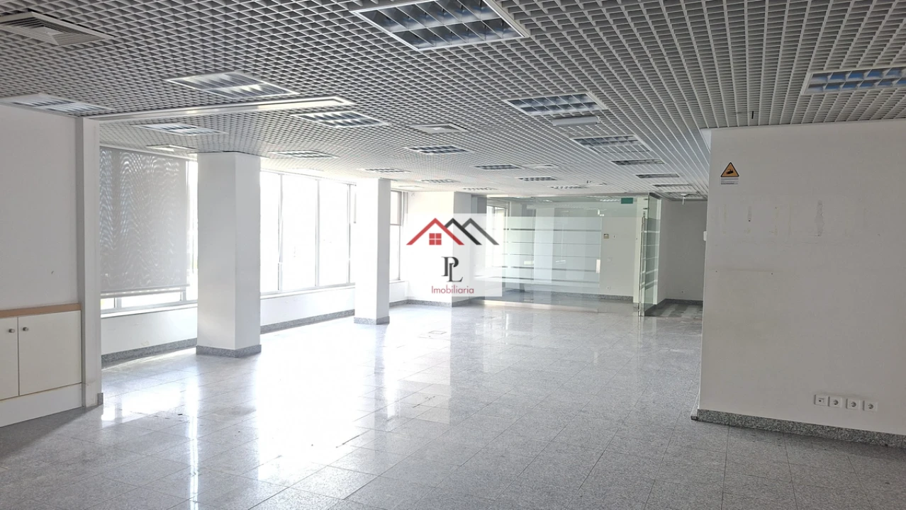 Loja para Venda em Miranda do Corvo Foto 24