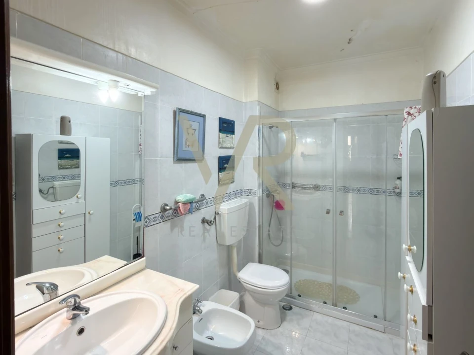 Apartamento T3 para Venda em Massamá e Monte Abraão Foto 19