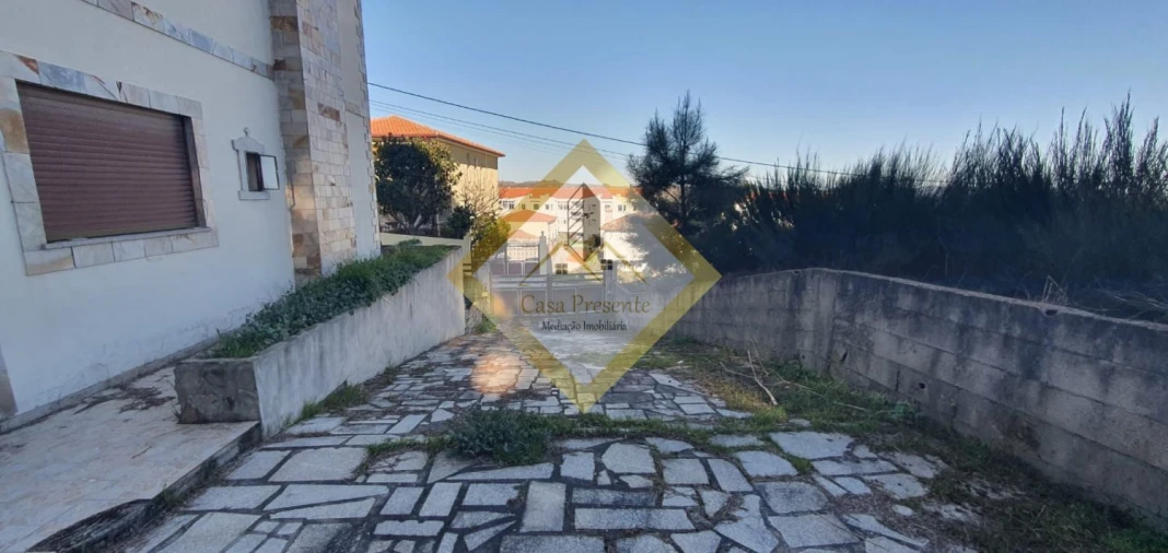 Moradia T3 para Venda em Alijo Foto 3