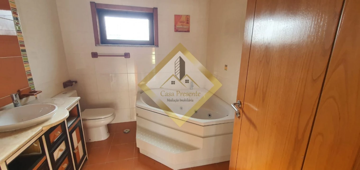 Moradia T3 para Venda em Alijo Foto 18