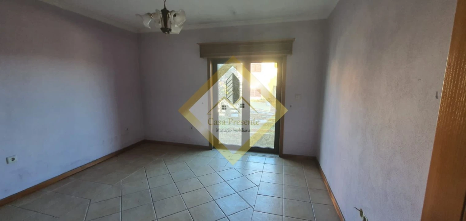 Moradia T3 para Venda em Alijo Foto 8