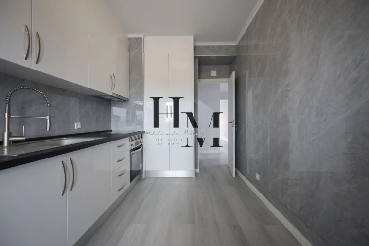 Apartamento T2 para Venda em Quarteira Foto 2