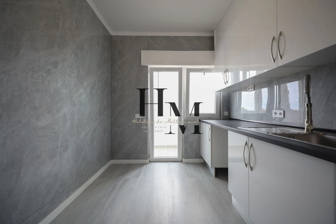 Apartamento T2 para Venda em Quarteira Foto 4