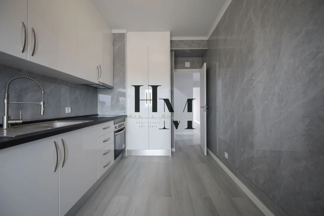 Apartamento T2 para Venda em Quarteira Foto 2