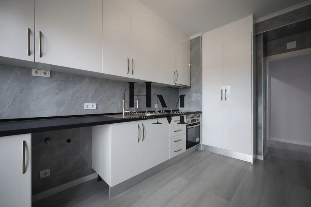 Apartamento T2 para Venda em Quarteira Foto 1