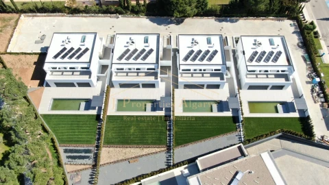 Moradia T4 para Venda em Quarteira