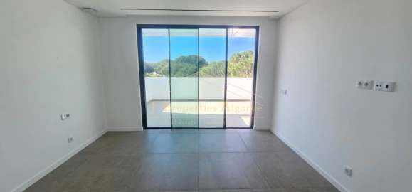 Moradia T4 para Venda em Quarteira