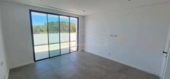 Moradia T4 para Venda em Quarteira