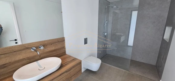 Moradia T4 para Venda em Quarteira