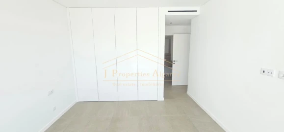 Moradia T4 para Venda em Quarteira