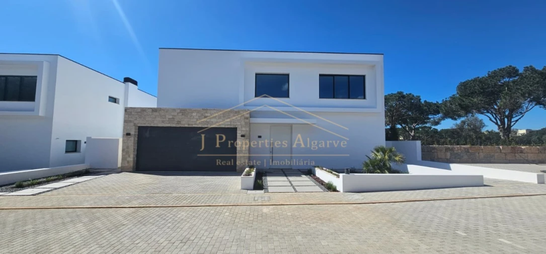 Moradia T4 para Venda em Quarteira Foto 47