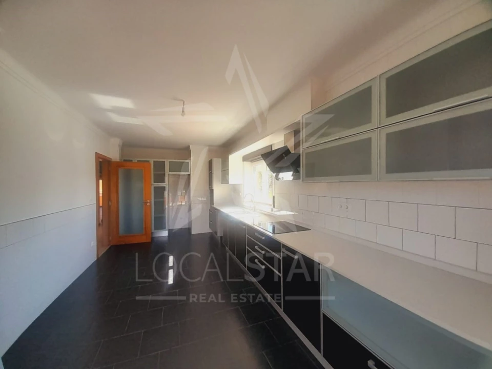 Moradia T3 para Venda em Salir de Matos Foto 8