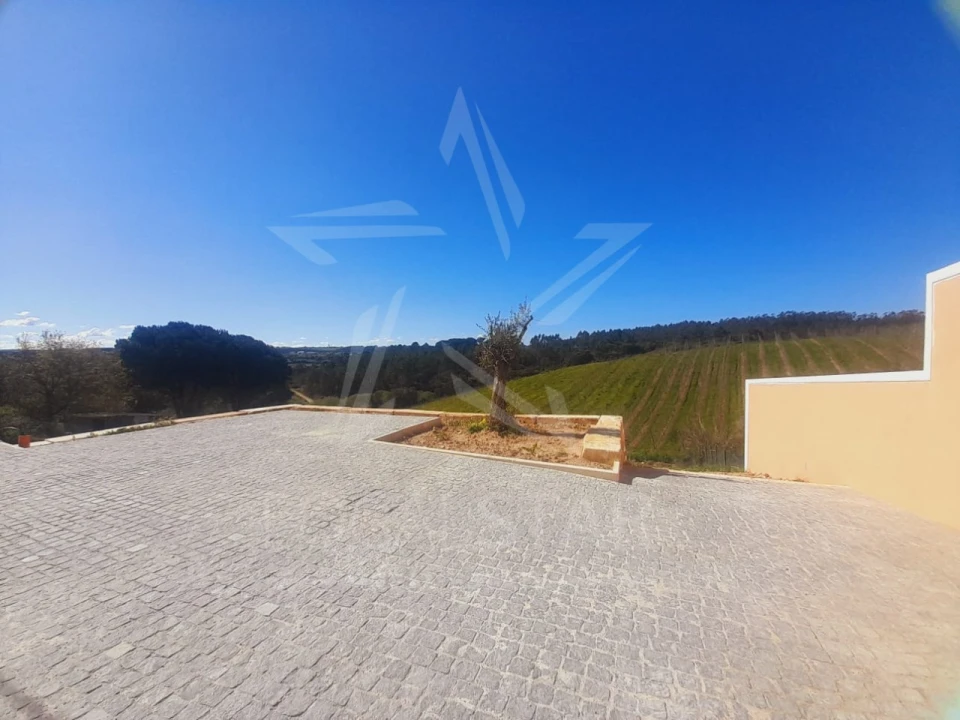 Moradia T3 para Venda em Salir de Matos Foto 27