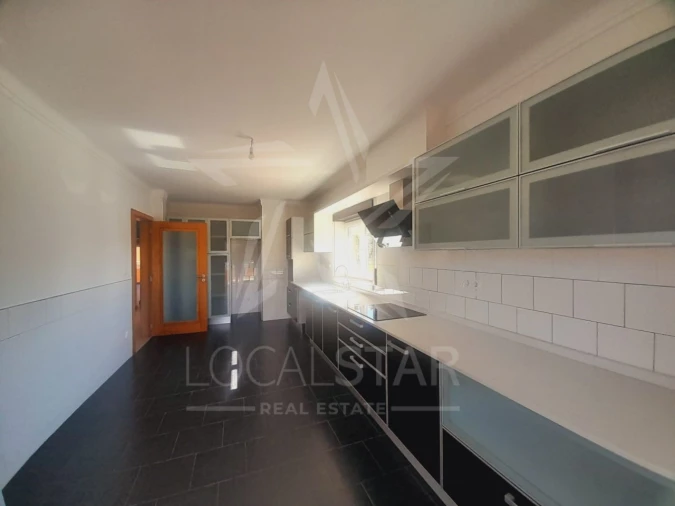 Moradia T3 para Venda em Salir de Matos Foto 8