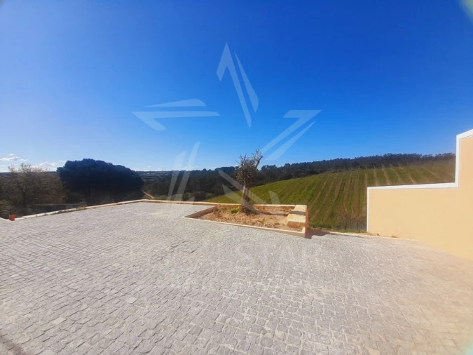 Moradia T3 para Venda em Salir de Matos Foto 27