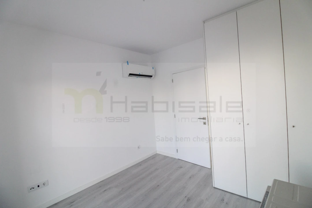 Apartamento T2 para Venda em Corroios Foto 19