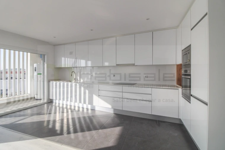 Apartamento T2 para Venda em Corroios Foto 3