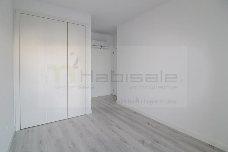 Apartamento T2 para Venda em Corroios Foto 17