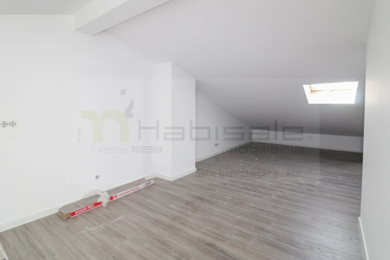 Apartamento T2 para Venda em Corroios Foto 2