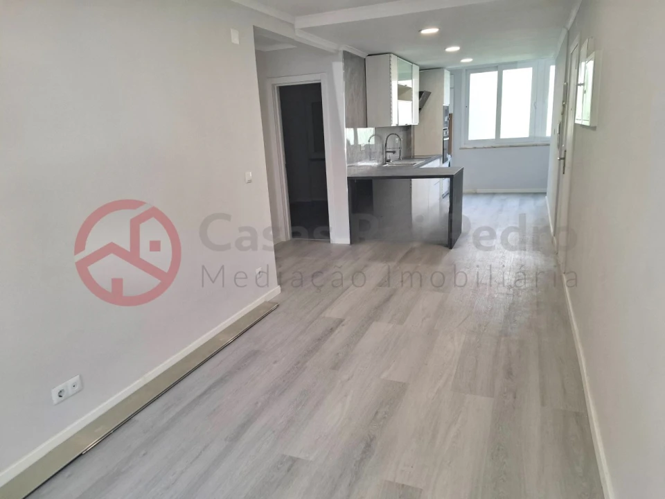 Apartamento T2 para Venda em Benfica Foto 1