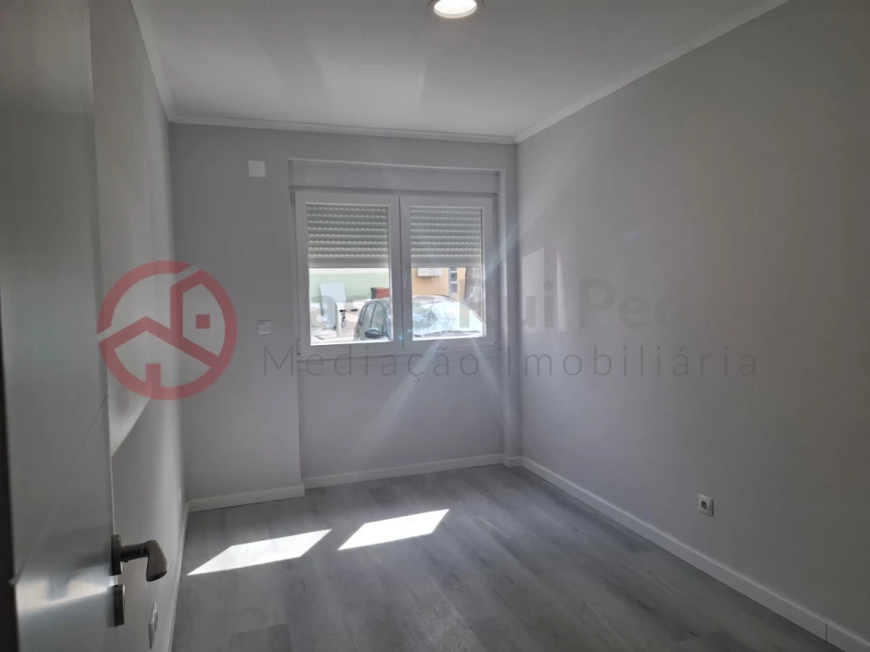 Apartamento T2 para Venda em Benfica Foto 17