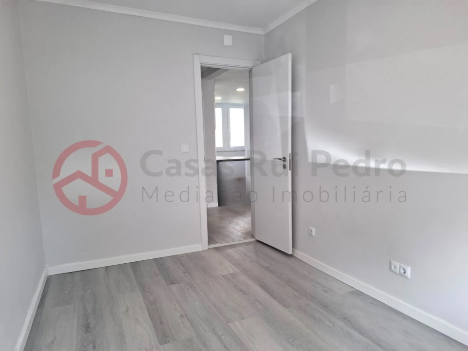 Apartamento T2 para Venda em Benfica Foto 18